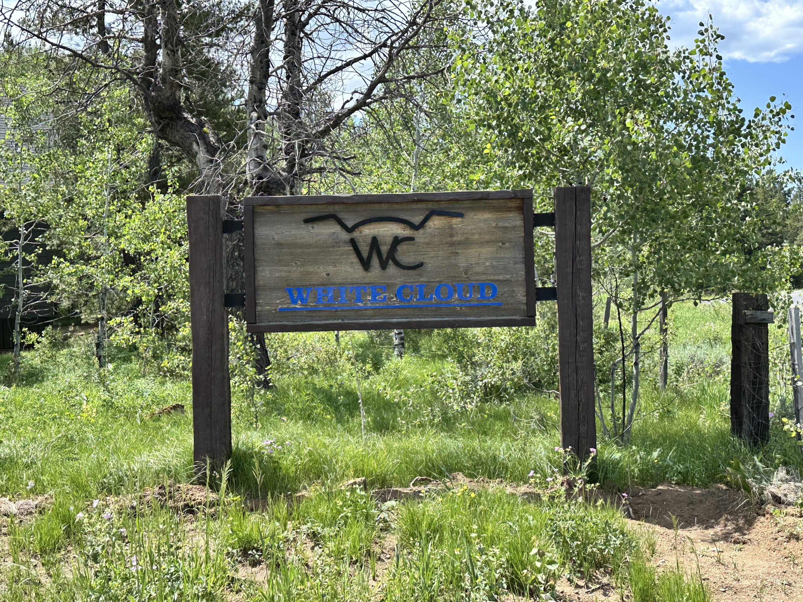 Sign to White Cloud Neighborhood